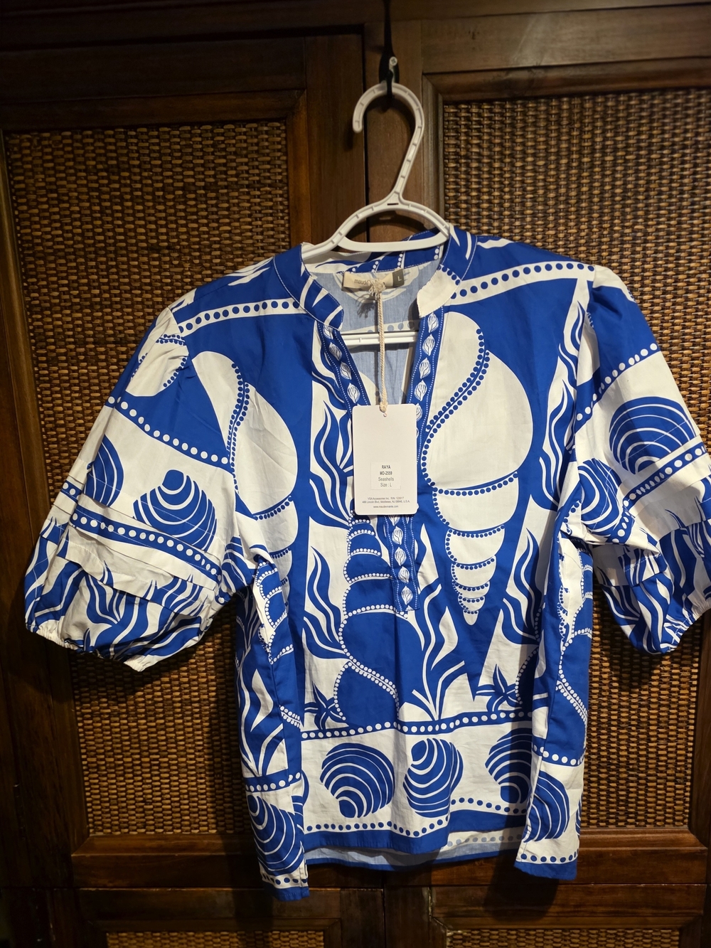 Maude Vivante Large NWT PTP 21 Blue and White Printed Puff Seashell Top